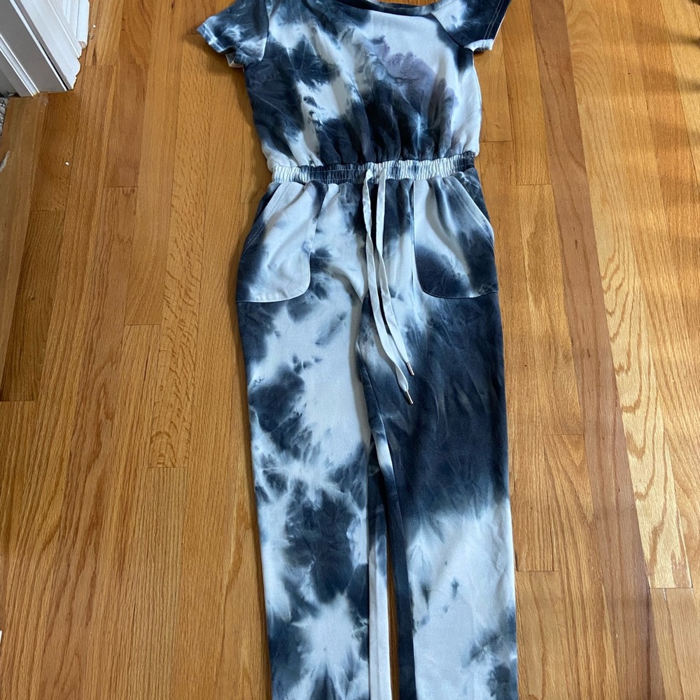 Stylish Tie-Dye Jumpsuit in Black and Gray